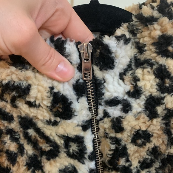 Forever 21 Cropped Leopard / Cheetah Print Sherpa Full Zip Jacket Sz S - Picture 5 of 10